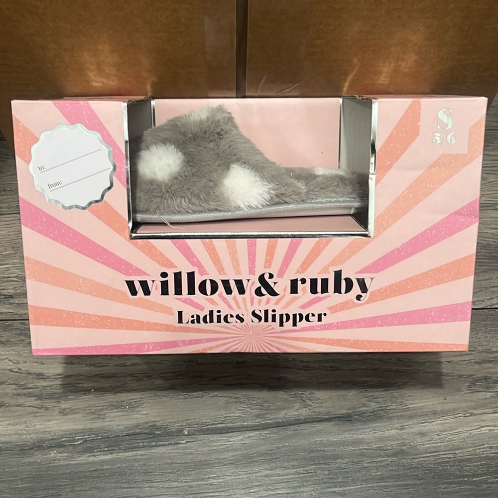 Willow & Ruby slippers size small 5-6